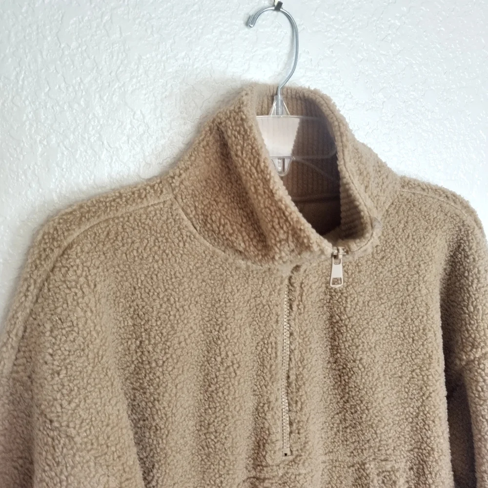 American Eagle Outfitters cropped sherpa quarter-zip sweatshirt Sz Xs